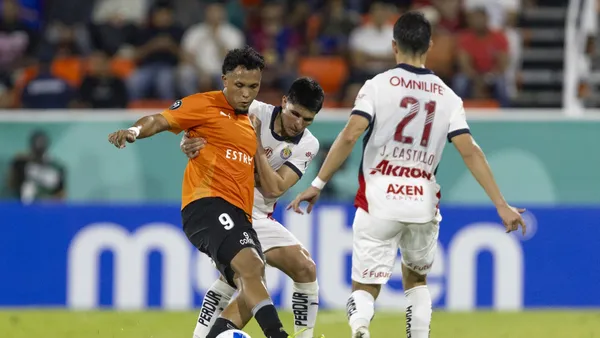 Chivas no encuentra pies y cabeza en este 2025 | Foto: Mexsport