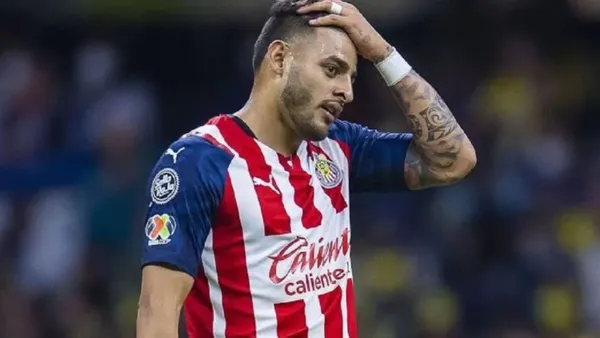 Chivas quiere vender a Alexis Vega para poder recuperar algo de dinero.