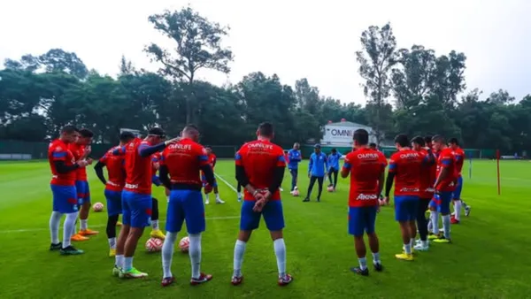 Chivas recibió visitas importantes en Verde Valle de cara al Clausura 2025 | foto: X @chivas