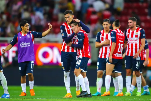 Chivas suma tres victorias, un empate y una derrota durante el mes de abril.