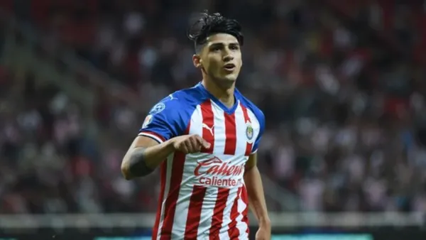 Chivas ya tendría decidido si fichar de vuelta a Alan Pulido o no | Foto: Imago7