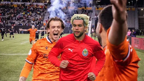 Con Cowell como figura