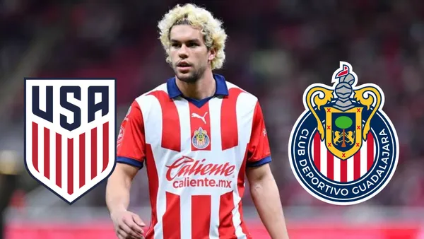 Cowell con el escudo de USA y el de Chivas
