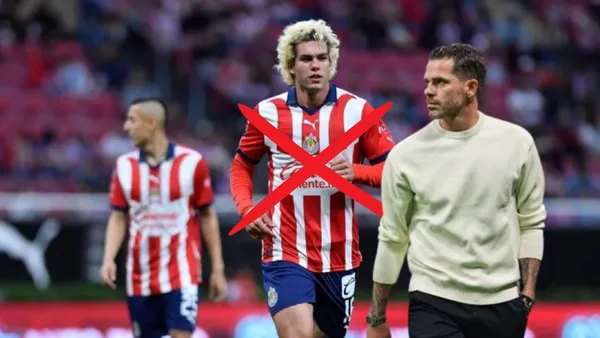 Cowell en partido con Chivas y Gago