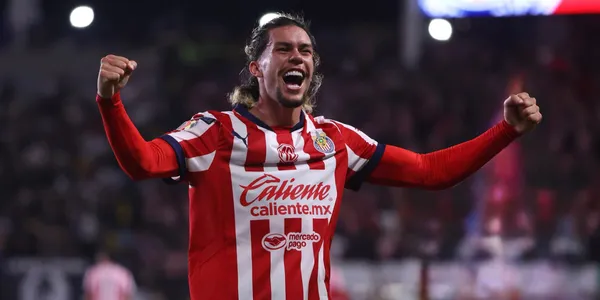 Cowell en partido. Foto: Chivas