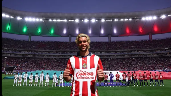 Cowell se esfuerza por aprender español