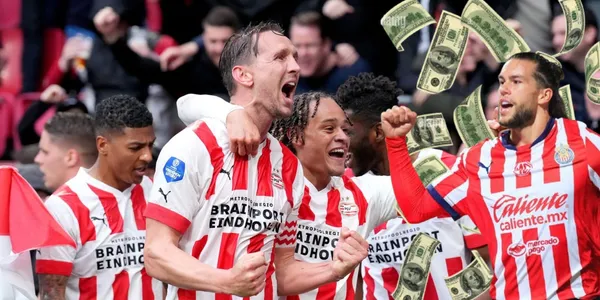 Cowell y jugadores del PSV celebran/FOTO: As