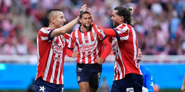 Cowell y Piojo celebran/FOTO: X Chivas