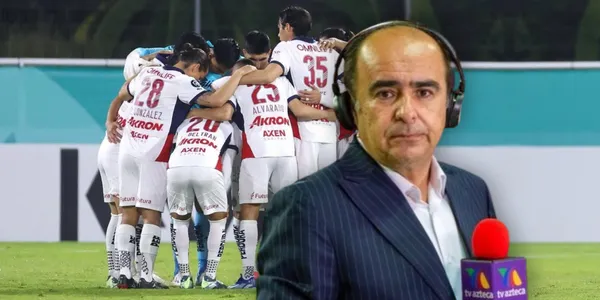 David Medrano y jugadores de Chivas (Fuente: MEXSPORT)