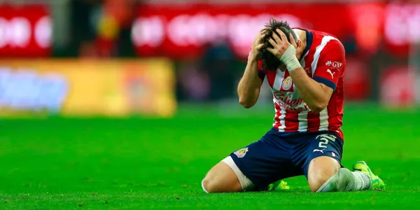 Decepción de jugador de Chivas (Fuente: MEXSPORT)