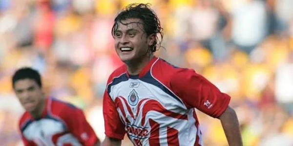 Diego Martínez con el jersey de Chivas / FOTO MEXSPORT