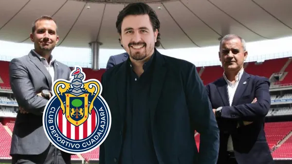 Directiva de Chivas y Amaury con el escudo de Chivas