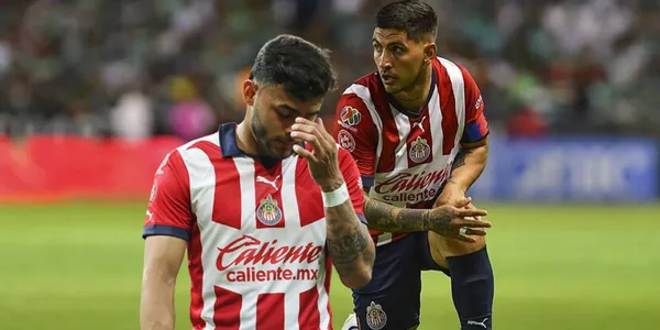 Durante la serenata que la afición le llevó al rebaño, se pudo ver cómo es la relación entre Vega y Pocho