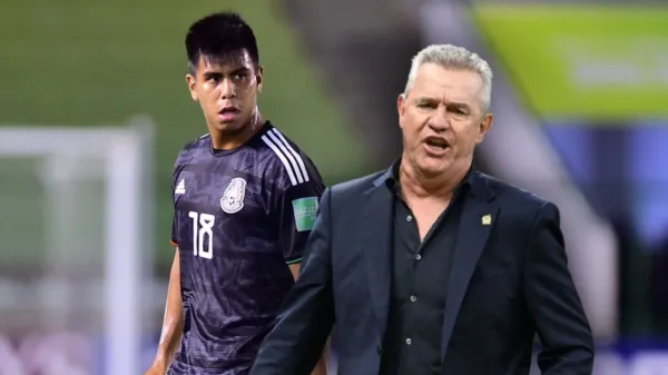 Efraín Álvarez y Javier Aguirre en la selección mexicana