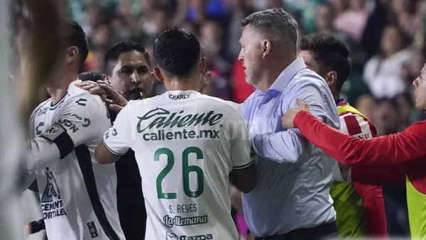 El arbitraje ha revelado de lo que se le "acusa" a Óscar García que le ganó expulsión y posible sanción | Foto: Especial