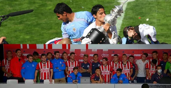 El campeón con Chivas en la temporada 86-87 habló acerca de la medida de regalar entradas.