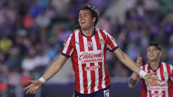 El delantero, relegado por varias figuras, sumará minutos lejos de casa (MexSport).