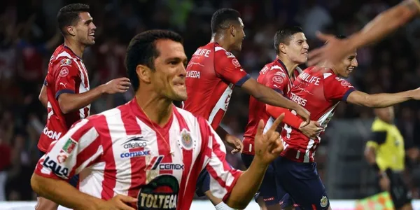 El ex delantero, goleador y leyenda Mexicana, Carlos Hermosillo cuenta porque su paso por Chivas no fue miel sobre hojuelas