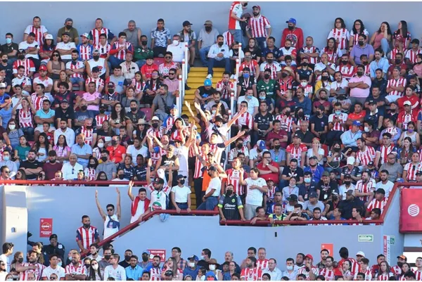 El Guadalajara parecía el equipo local en el Estadio Victoria.