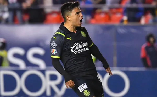 El "Nene" salió a dialogar con la afición reunida afuera del hotel del equipo.