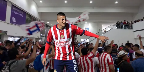 El piojo alvarado es un crack dentro y fuera de la cancha y así lo dejó ver con su inesperada respuesta a su llegada a la Ciudad de México