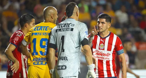 El Pocho Guzmán es el capitán de Chivas y deja ver cómo se pone en su lugar al inflado de Nahuel Guzmán.
