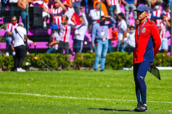 El todavía entrenador "interino" del Rebaño rescató al equipo tras el mal paso.