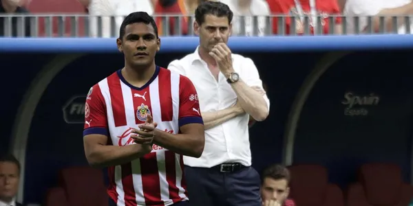En Chivas se cansaron de los errores del Tiba y Fernando Hierro ya tiene un reemplazo en mente