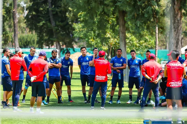 En estos momentos Chivas tiene 1 punto más que el América.