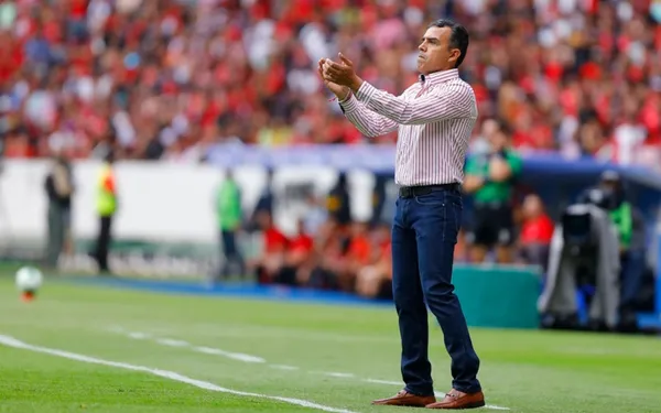 En siete partidos, Ricardo Cadena ganó 5, empató 1 y perdió 1 más.