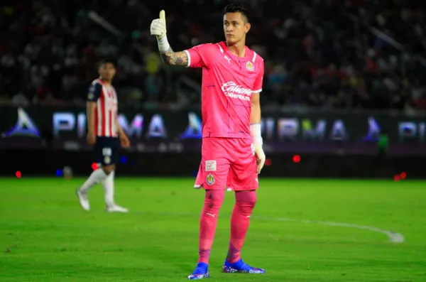 Entre rumores, todo indica que no llegará ningún nuevo arquero a Chivas.