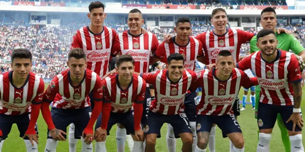 Esta sería la alineación titular de Chivas con la que busca meterse de manera directa en las liguilla.