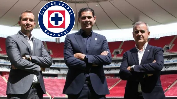 Ex directiva de Chiva y el escudo de Cruz Azul
