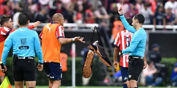 Expulsión a Chicharito/FOTO: TUDN