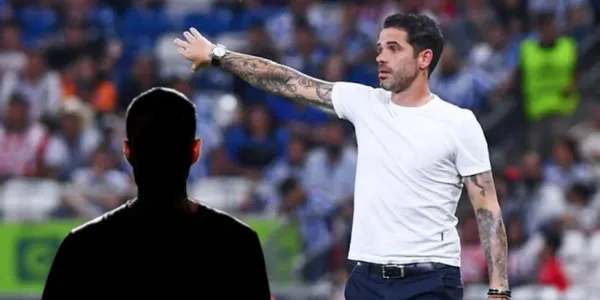 Fernando Gago dando intrucciones a sus pupilos / Foto Mexsport
