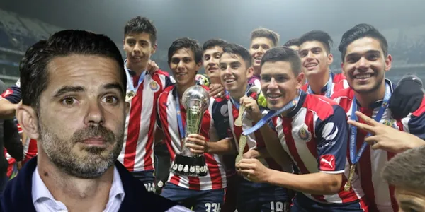 Fernando Gago junto a futbolistas de Chivas / FOTO GETTY IMAGES