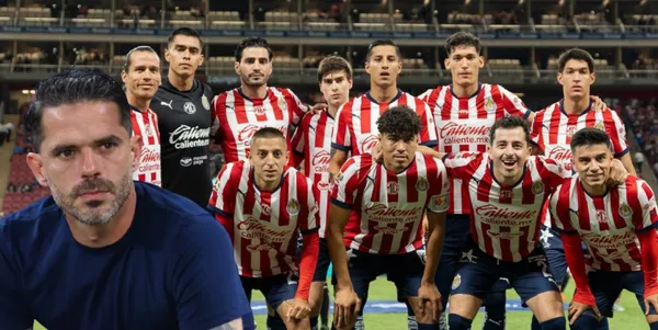 Fernando Gago junto a futbolistas de Chivas / FOTO IMAGO7