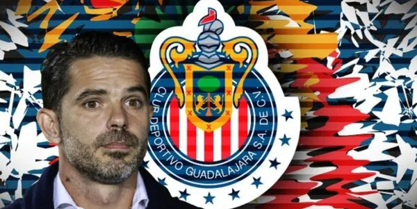 Fernando Gago junto al escudo de Chivas / FOTO GETTY IMAGES