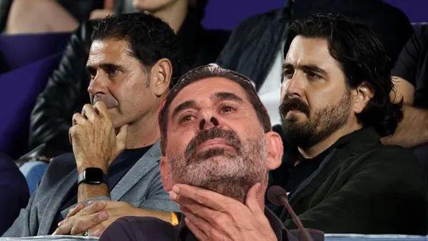 Fernando Hierro sentado junto a Amaury Vergara