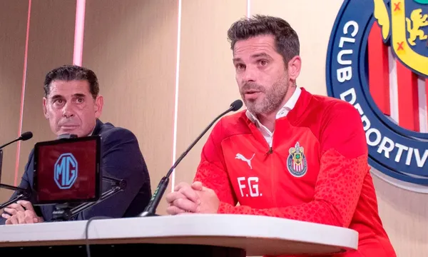 Fernando Hierro y Fernando Gago en una conferencia de prensa / Football Transfers