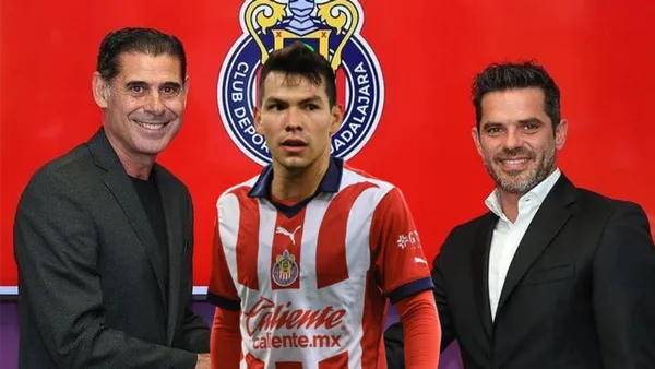 Fernando Hierro y Gago con el Chucky vestido de Chivas