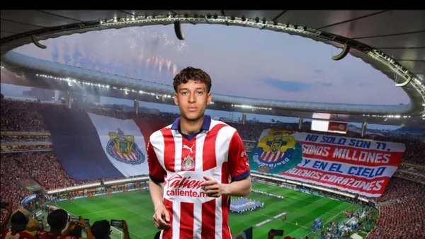 Fidel Barajas con la de Chivas y la afición De Chivas