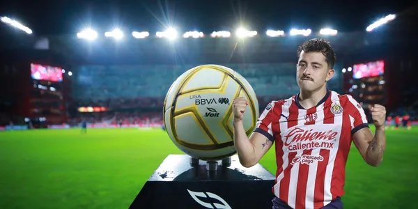 Fondo de Liga MX con Mozo al frente