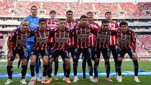 Formación de Chivas durante la jornada 17 ante Rayados (MexSport)