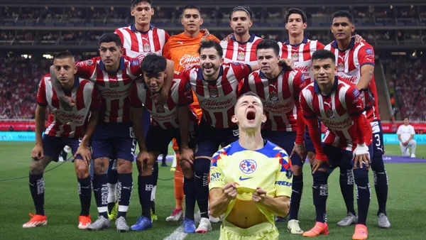 Foto de jugadores de Chivas y Fidalgo