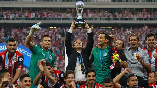 Fue campeón con Chivas y Almeyda en 2017, ahora juega fuera de México | Foto: Especial