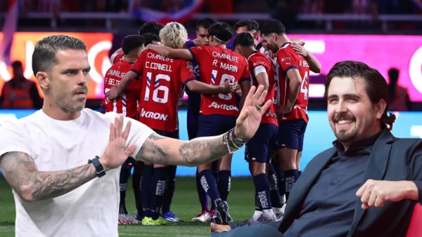 Gago con los jugadores de Chivas y Amaury