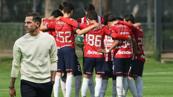 Gago y los canteranos de Chivas en partido