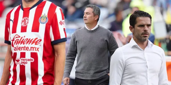 Gago y Ortega con jugador de Chivas/FOTO: Récord