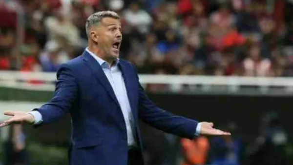 García Junyent tuvo nueva derrota con Chivas y su probable salida vuelve a sonar | Foto: X